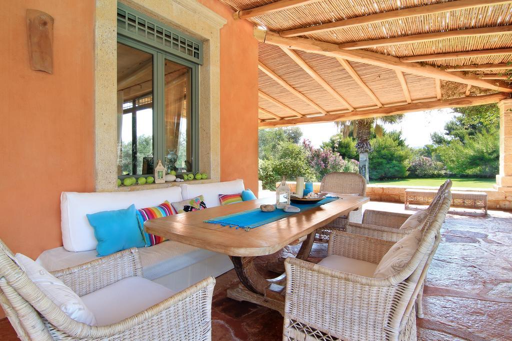Vouliagmeni Villa Atene Esterno foto
